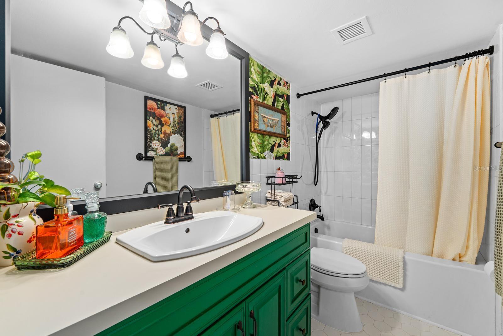 PARADISE ISLAND TOWERS CONDO - Residential