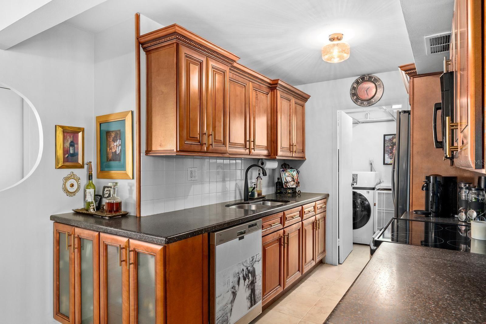 PARADISE ISLAND TOWERS CONDO - Residential
