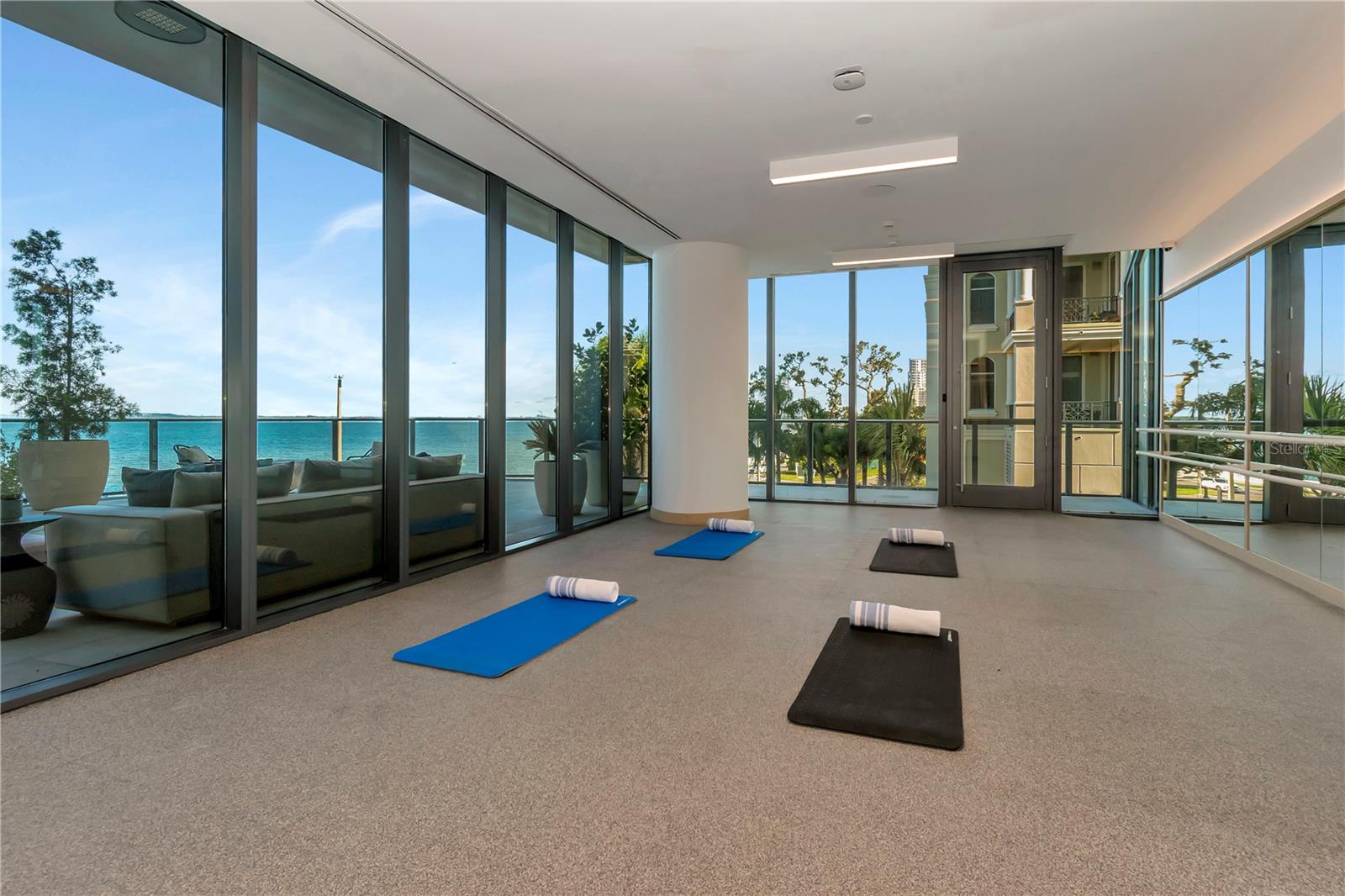 RITZ-CARLTON RESIDENCES - Residential