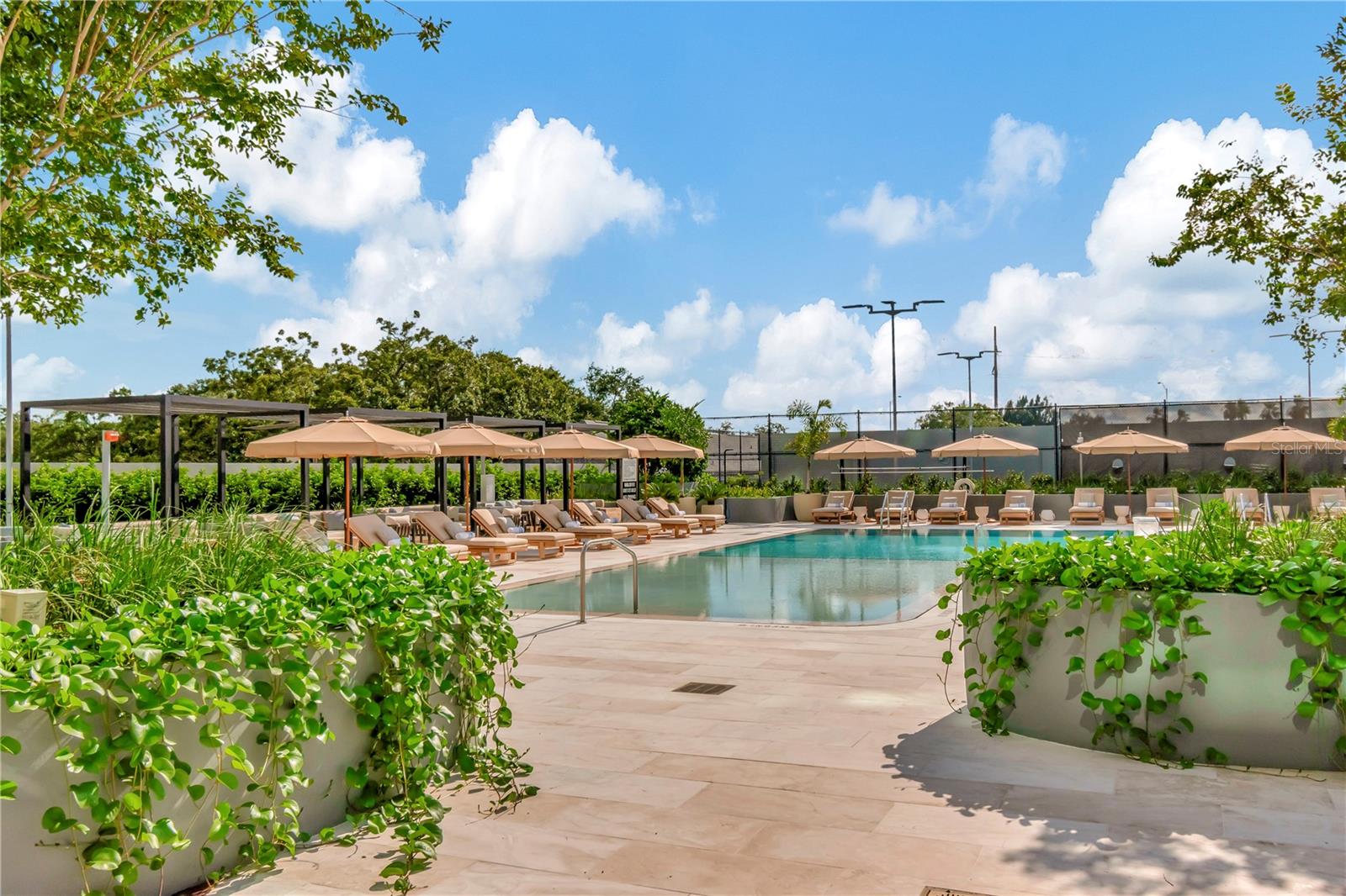 RITZ-CARLTON RESIDENCES - Residential
