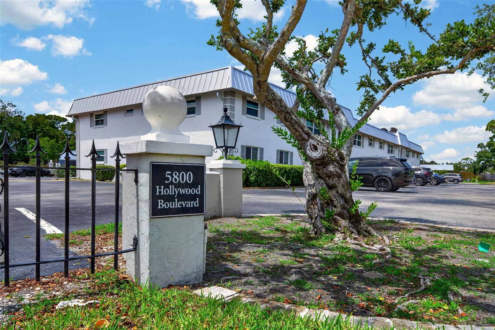 BAYWOOD COLONY GARDEN APTS - Residential