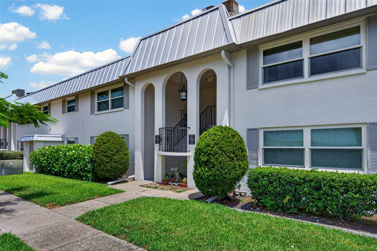 Welcome to effortless Sarasota living at 5800 Hollywood Blvd—an inviting 1-bedroom, 1-bath condo ideally positioned for both comfort and convenience. This well-appointed residence offers a light and functional layout, perfect as a primary home, seasonal retreat, or investment opportunity—your chance to own a piece of paradise.
Enjoy a relaxed coastal lifestyle just minutes from the world-renowned Siesta Key Beach, where powdery white sands and turquoise Gulf waters await. Everyday conveniences are at your doorstep, with an array of shopping, dining, and entertainment options nearby, creating the perfect balance of tranquility and accessibility.
The interior offers a comfortable living space with a seamless flow, providing a welcoming environment to unwind or entertain. Whether you're enjoying a quiet morning or returning after a day at the beach, this residence delivers easy, low-maintenance living in a highly desirable location.
An exceptional opportunity to own a piece of paradise in Sarasota at an attractive price point, close to everything that makes this area so sought after.