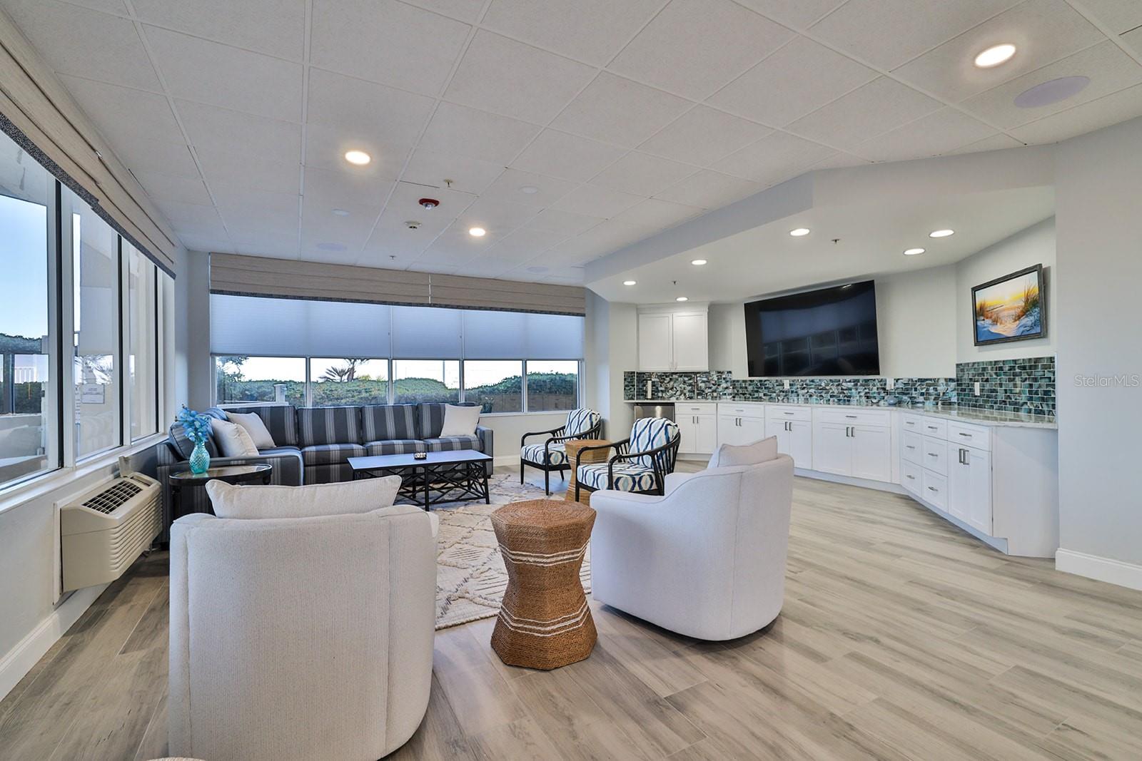 OCEANS 06 CONDO - Residential