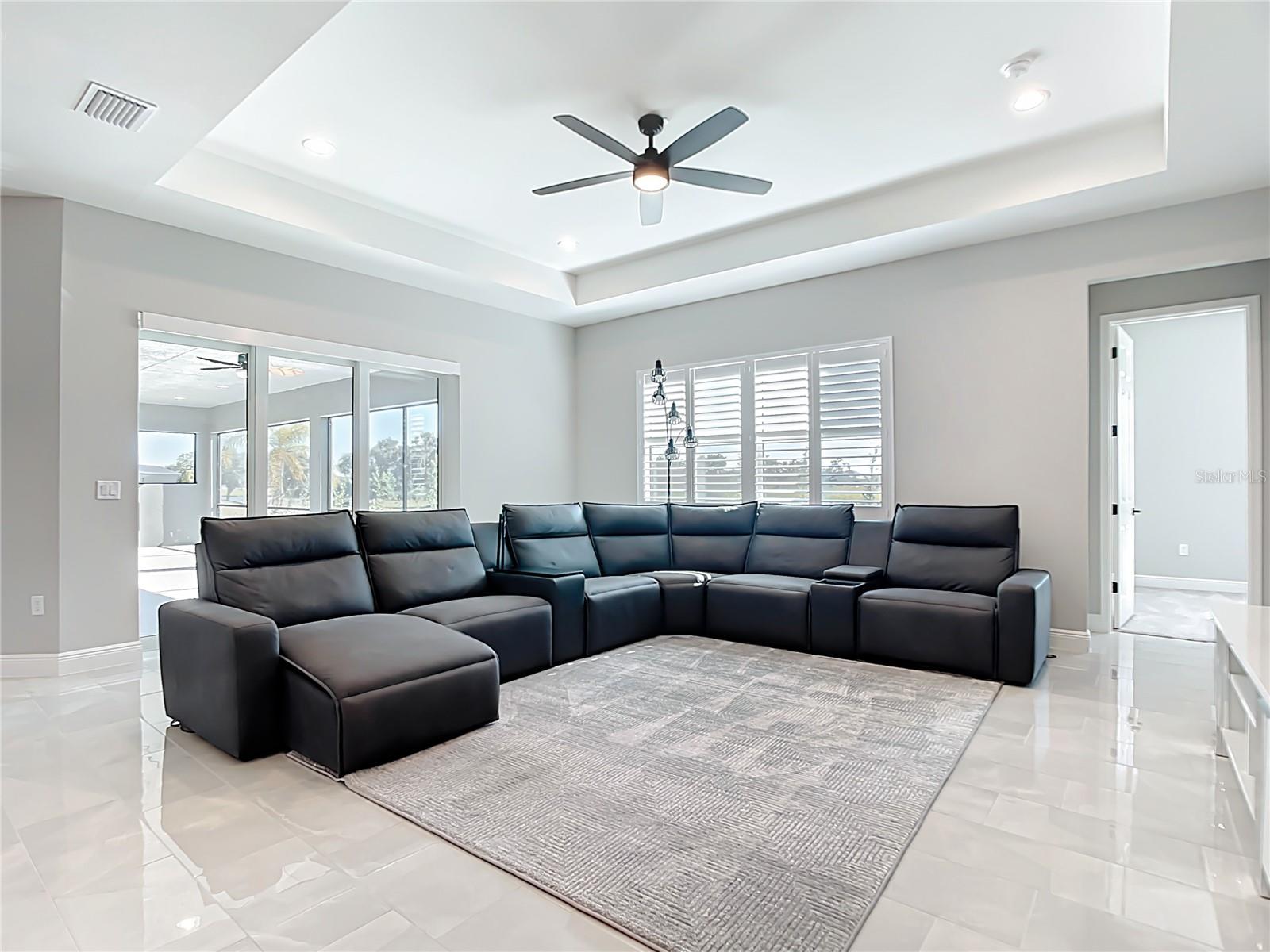 HAMPTON LAKES - Residential