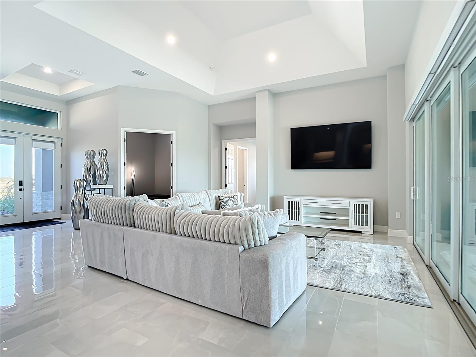 HAMPTON LAKES - Residential