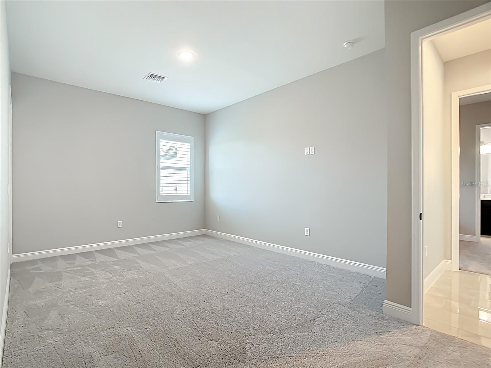 HAMPTON LAKES - Residential