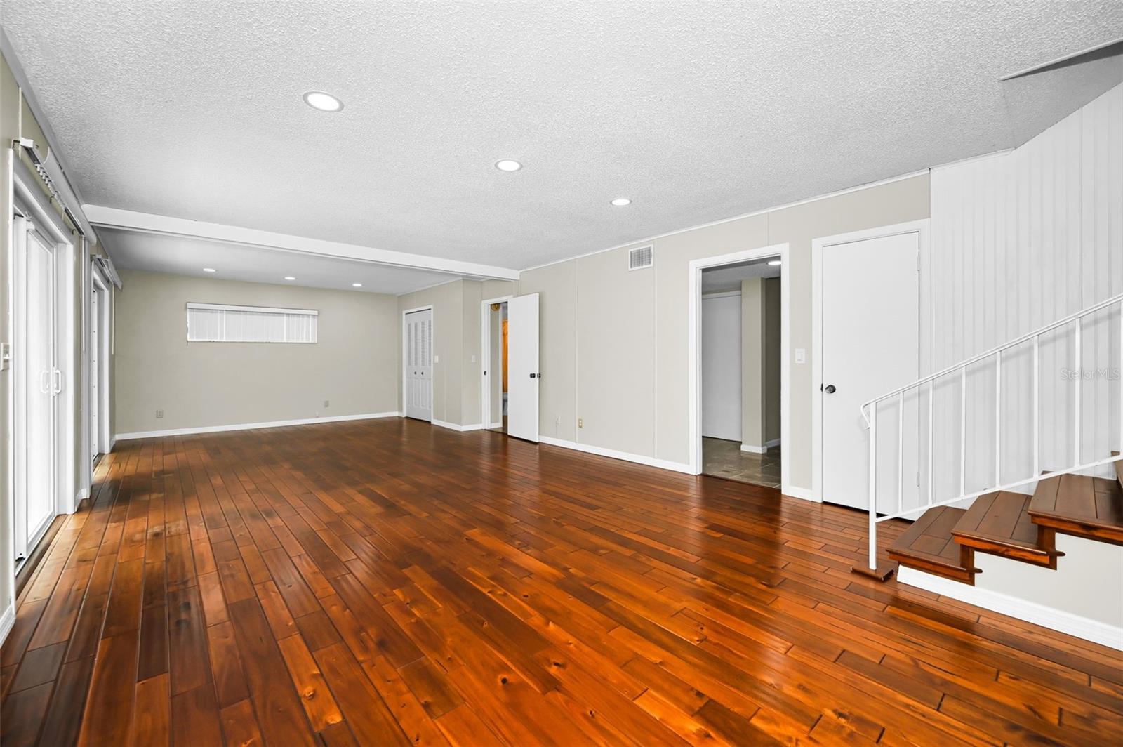 WHISPERING PINES FOREST 4TH ADD - Residential