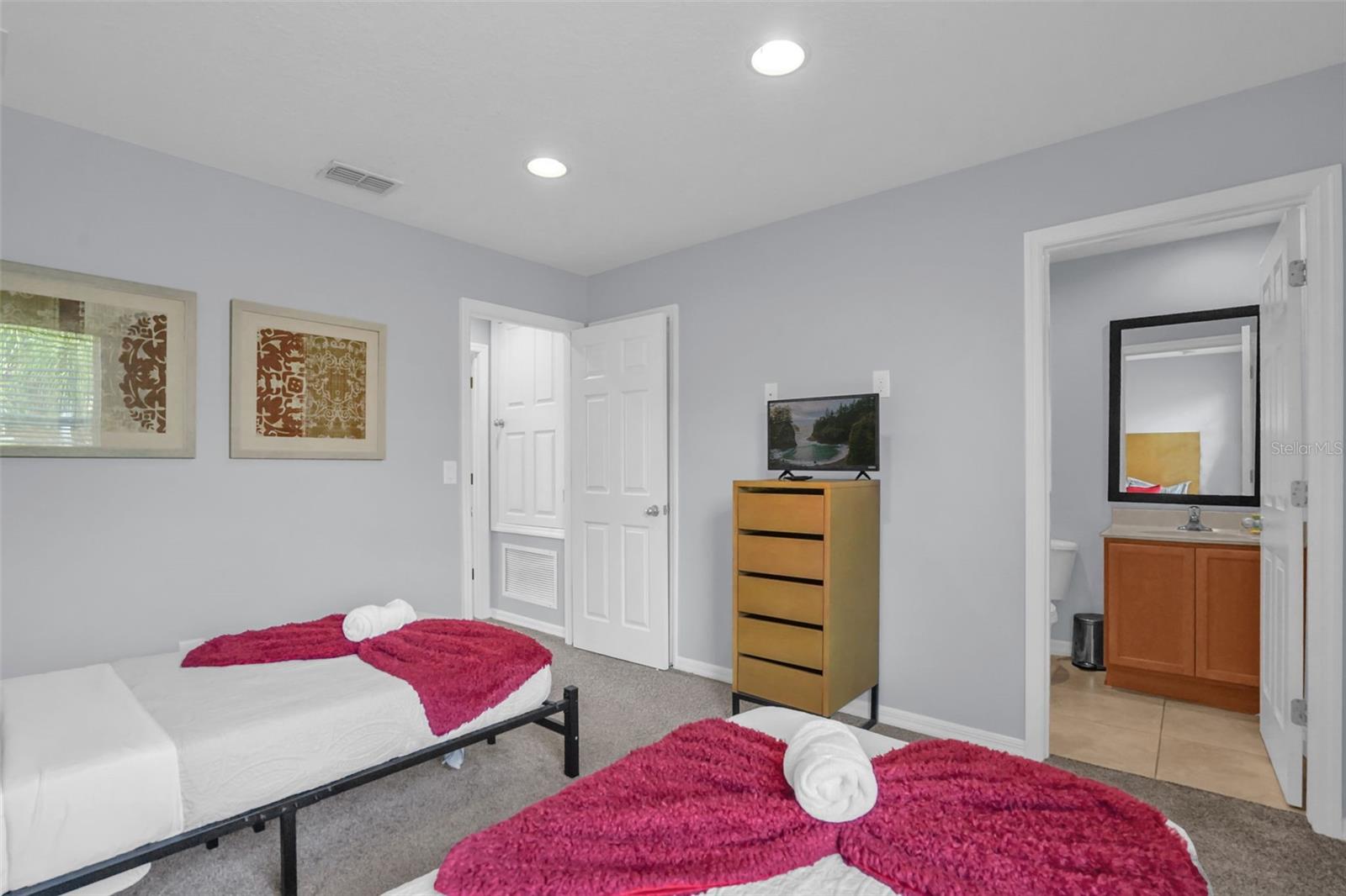 ENCANTADA PH 2 - Residential