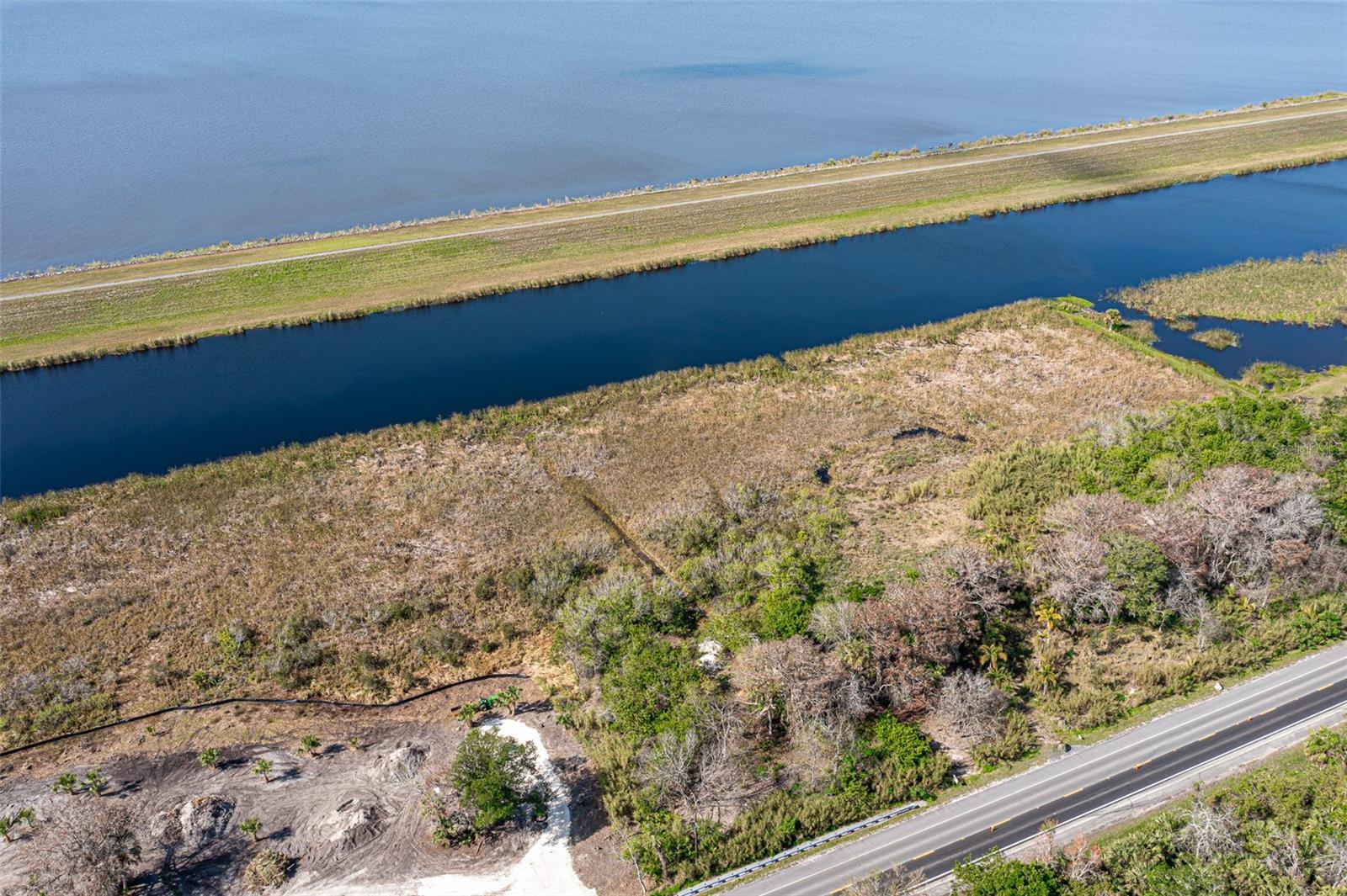 WATERWAY/LK OKEECHOBEE - Land