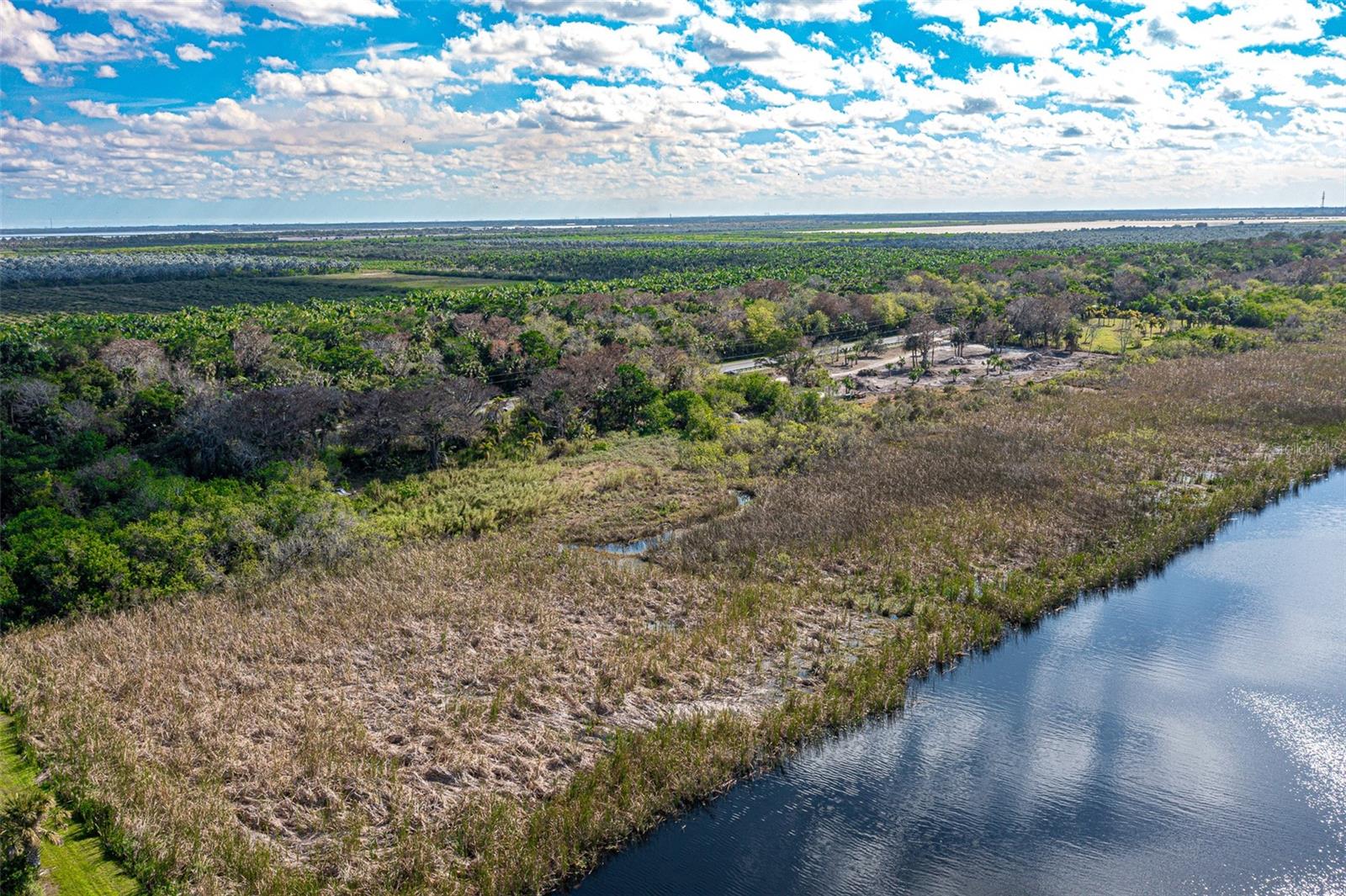 WATERWAY/LK OKEECHOBEE - Land