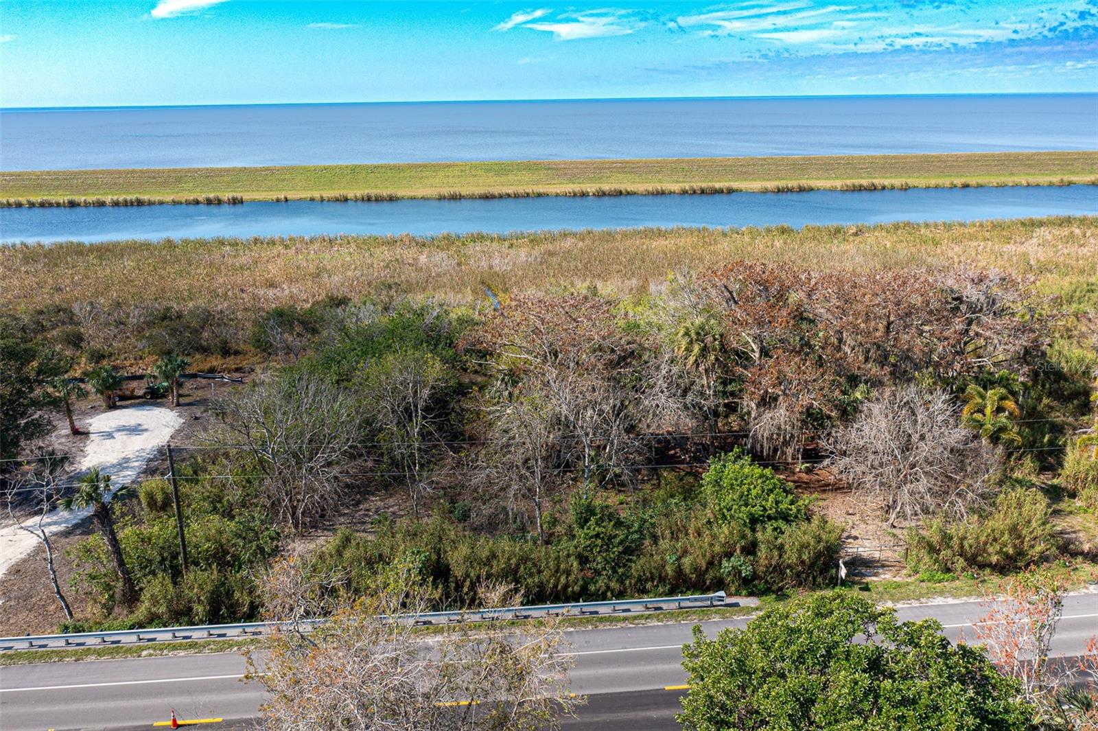 WATERWAY/LK OKEECHOBEE - Land