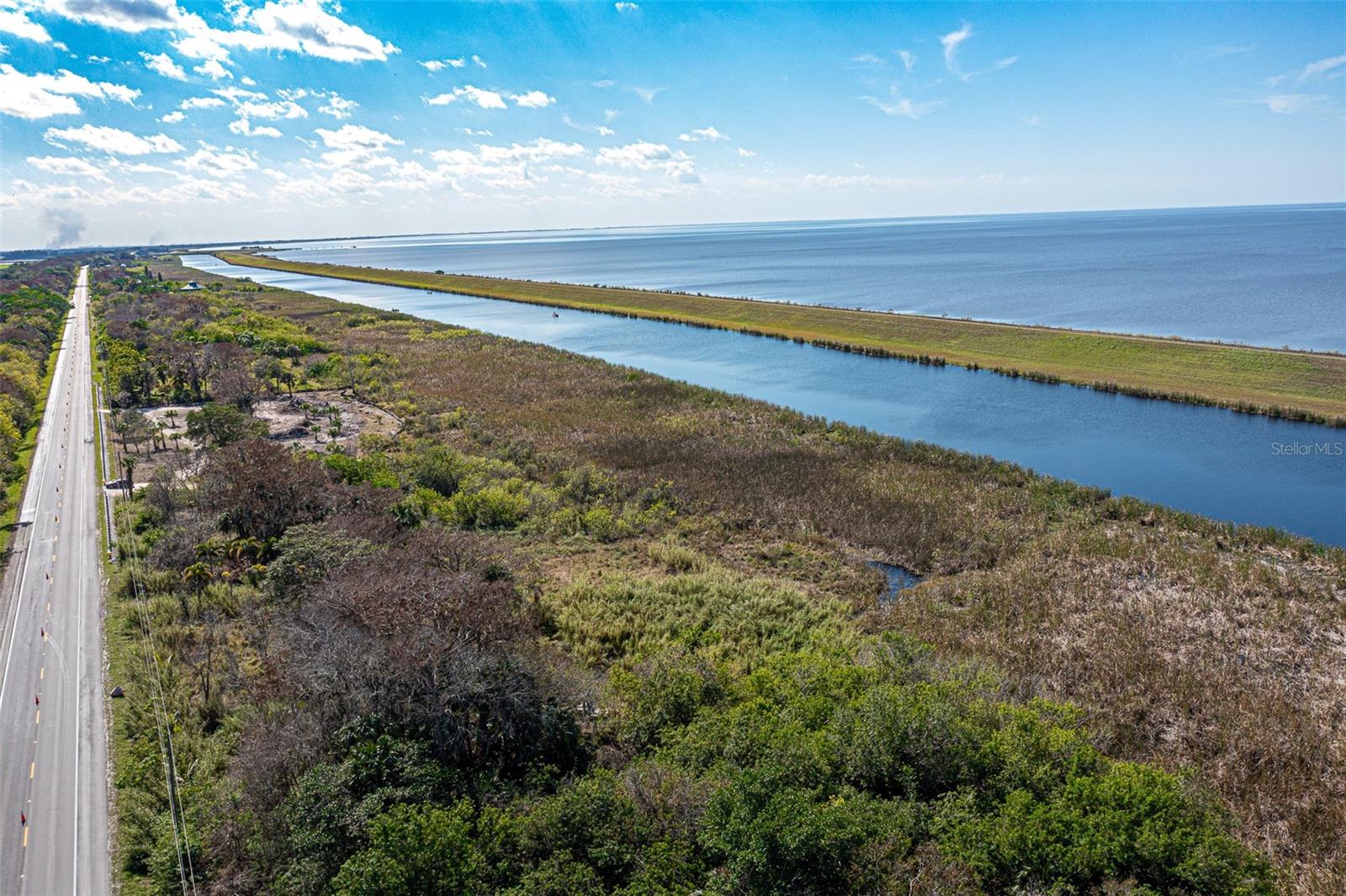 WATERWAY/LK OKEECHOBEE - Land
