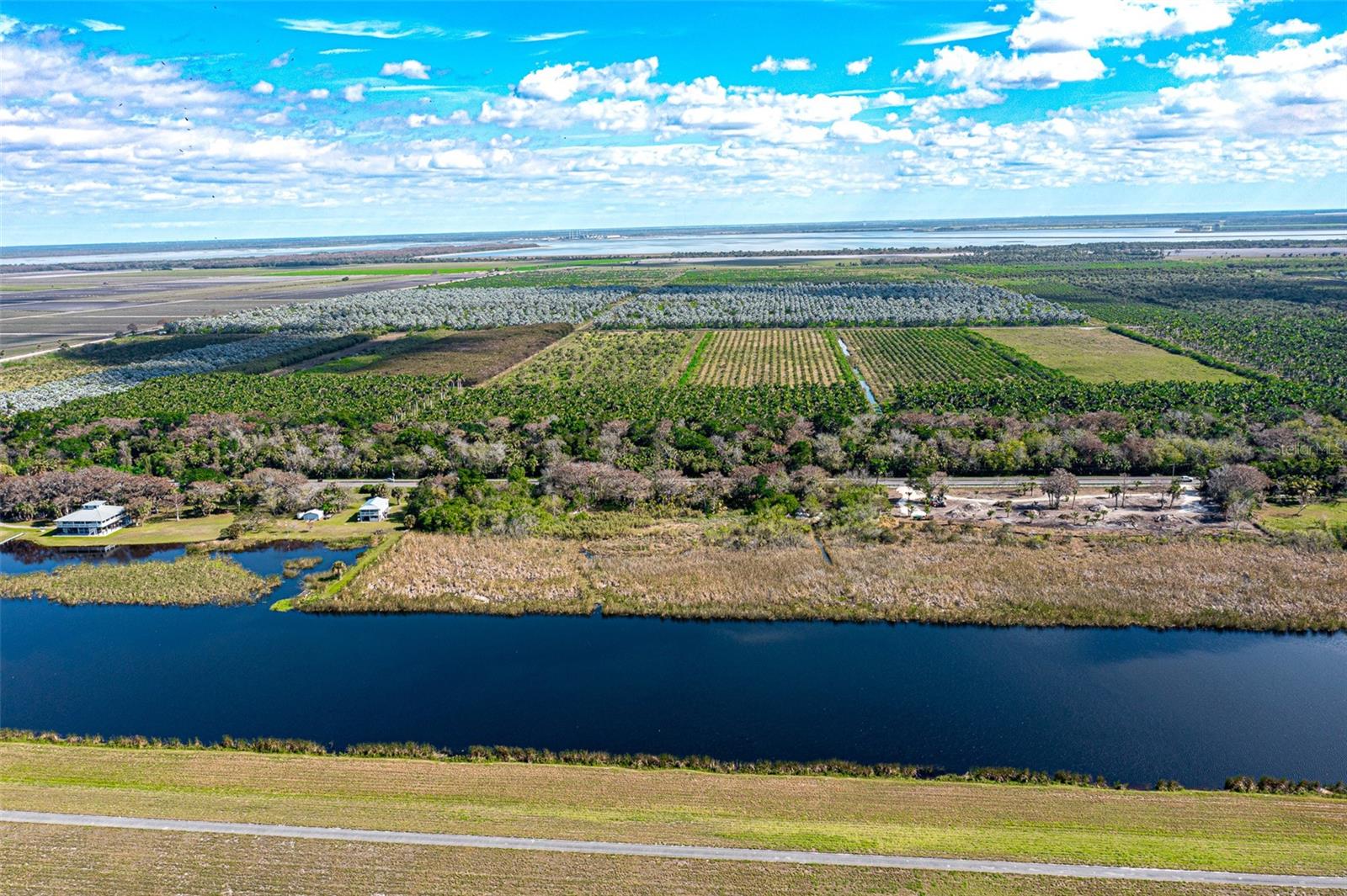 WATERWAY/LK OKEECHOBEE - Land