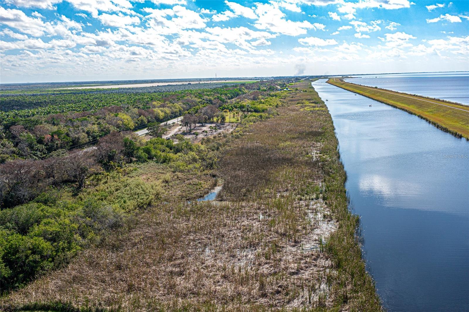 WATERWAY/LK OKEECHOBEE - Land