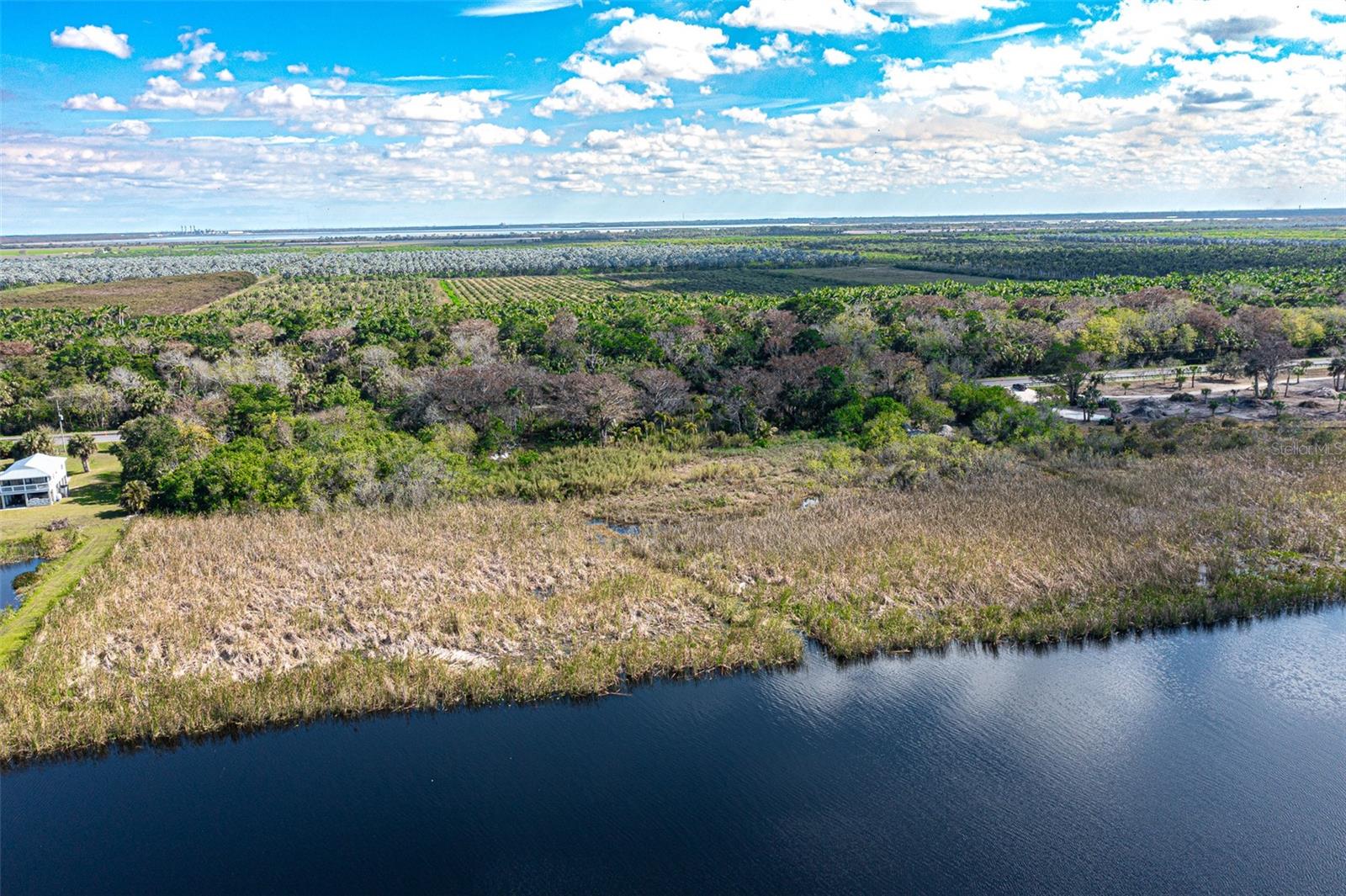 WATERWAY/LK OKEECHOBEE - Land