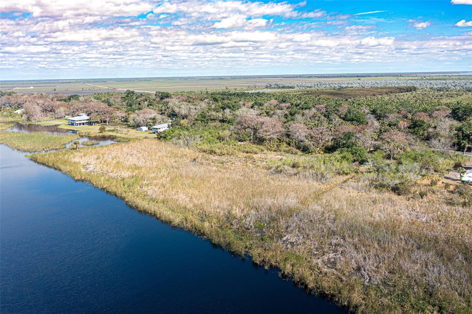 WATERWAY/LK OKEECHOBEE - Land