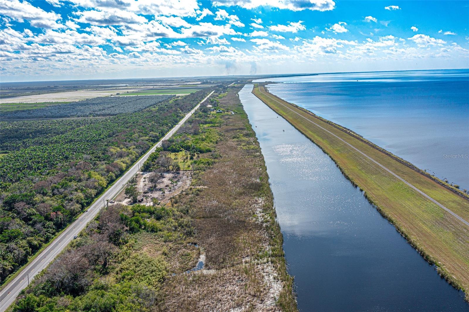 WATERWAY/LK OKEECHOBEE - Land