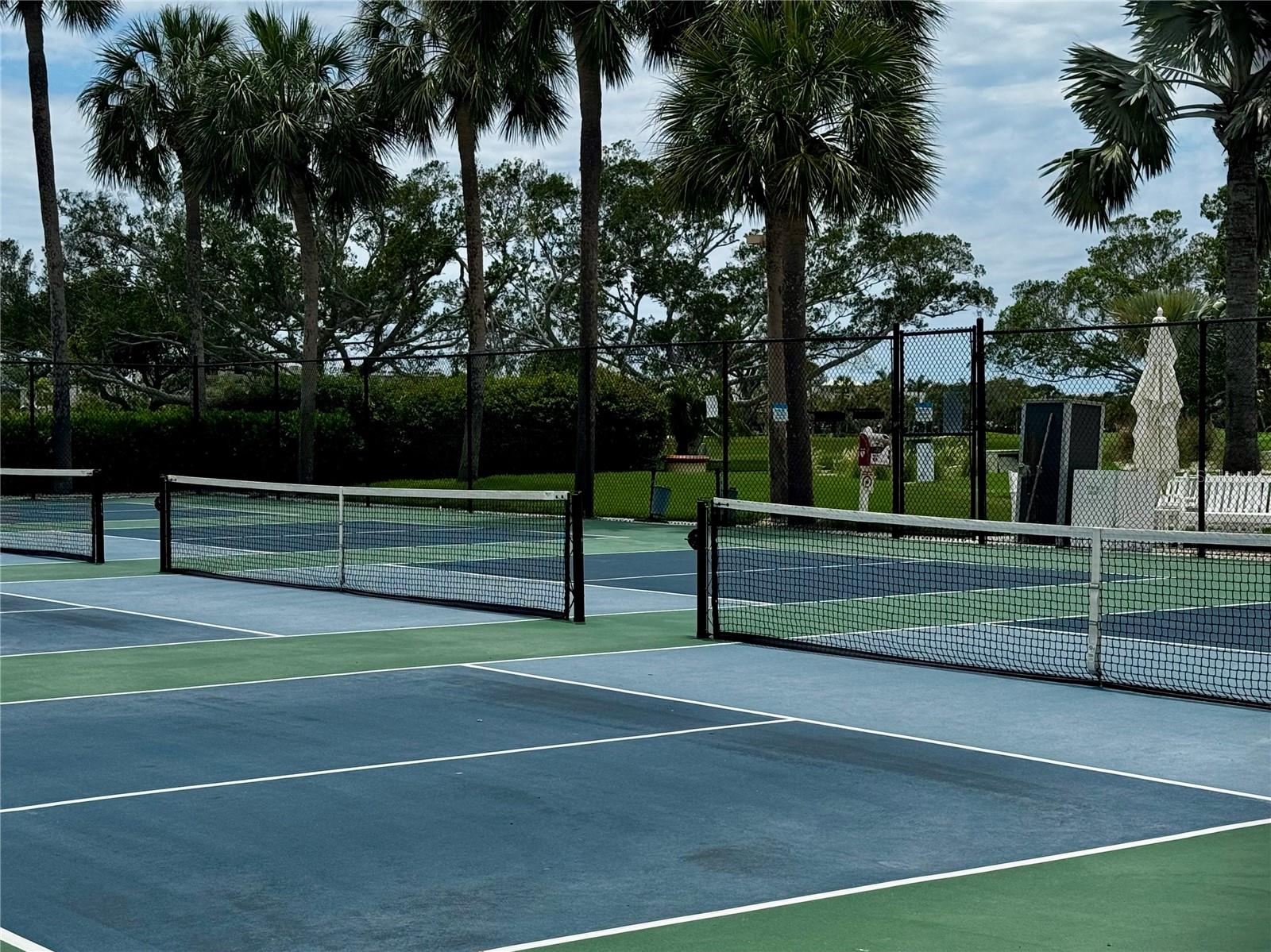 LONGBOAT KEY MOORINGS - Residential