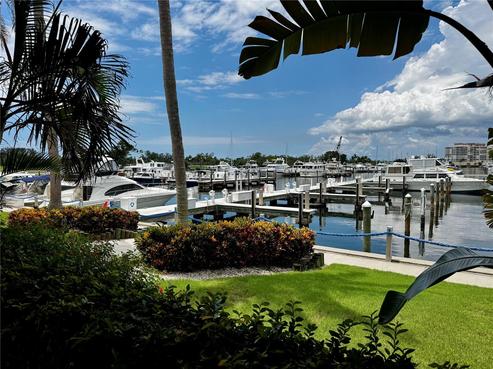 LONGBOAT KEY MOORINGS - Residential