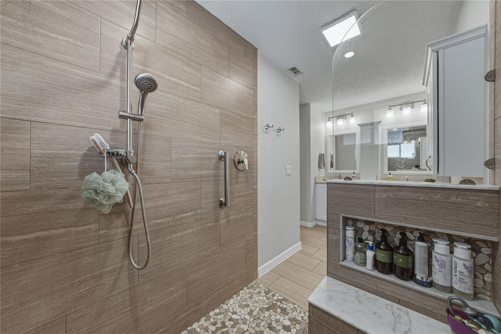 THE HEATHER PHASE VI - Residential