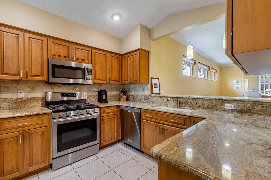 TAVARES ROYAL HARBOR PH 02 LT 179 - Residential