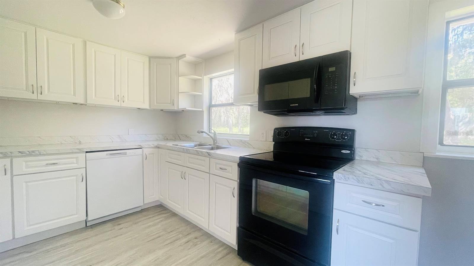FLA DEV CO SUB - Residential Lease