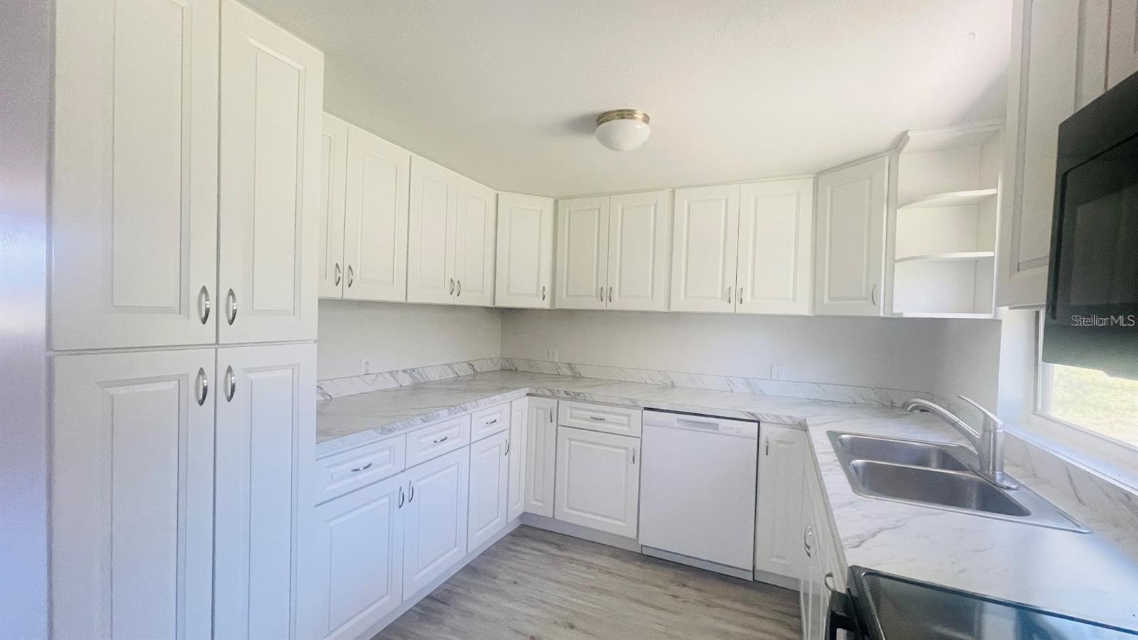 FLA DEV CO SUB - Residential Lease