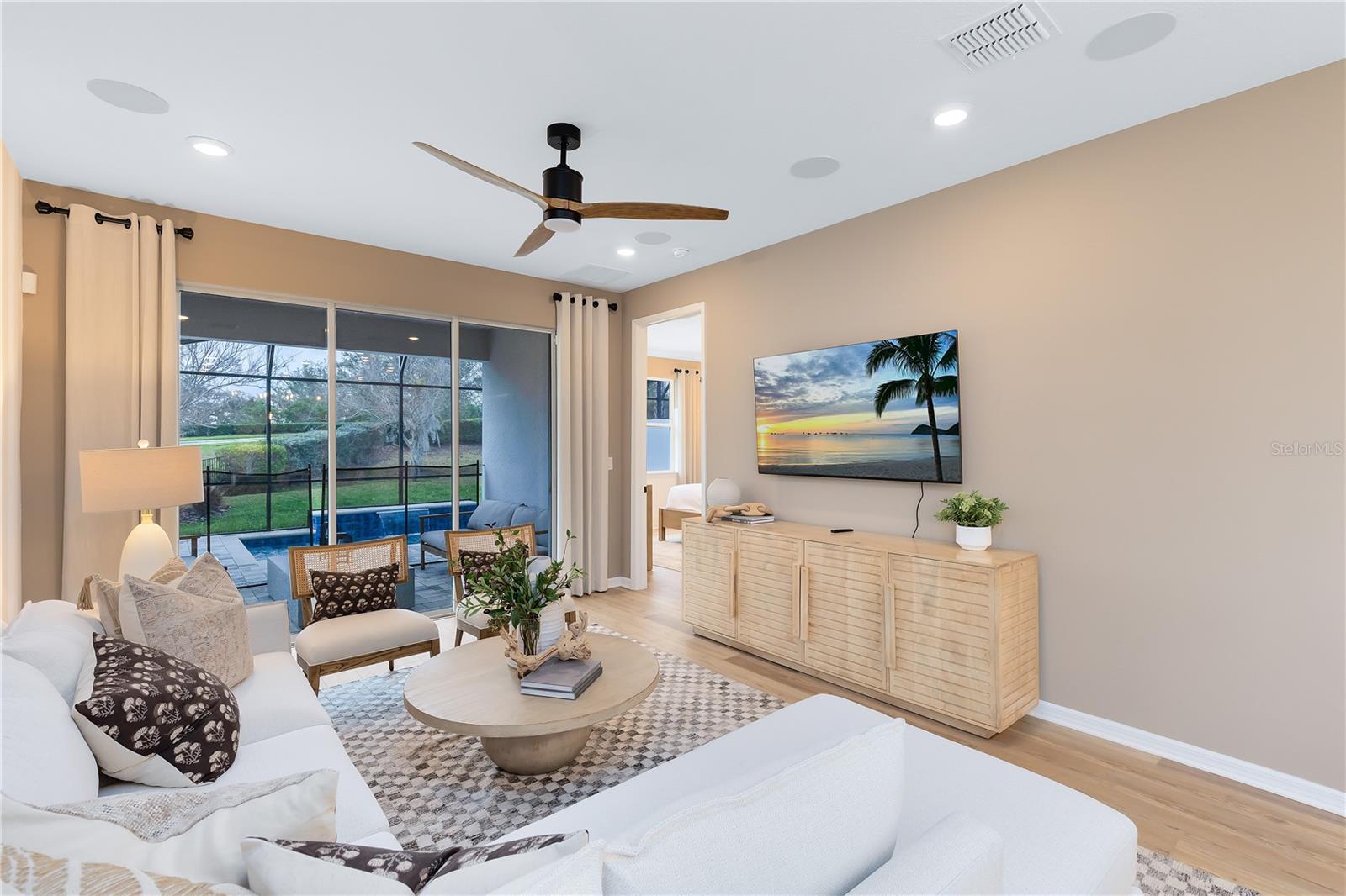 DEL WEBB TWIN LAKES - Residential