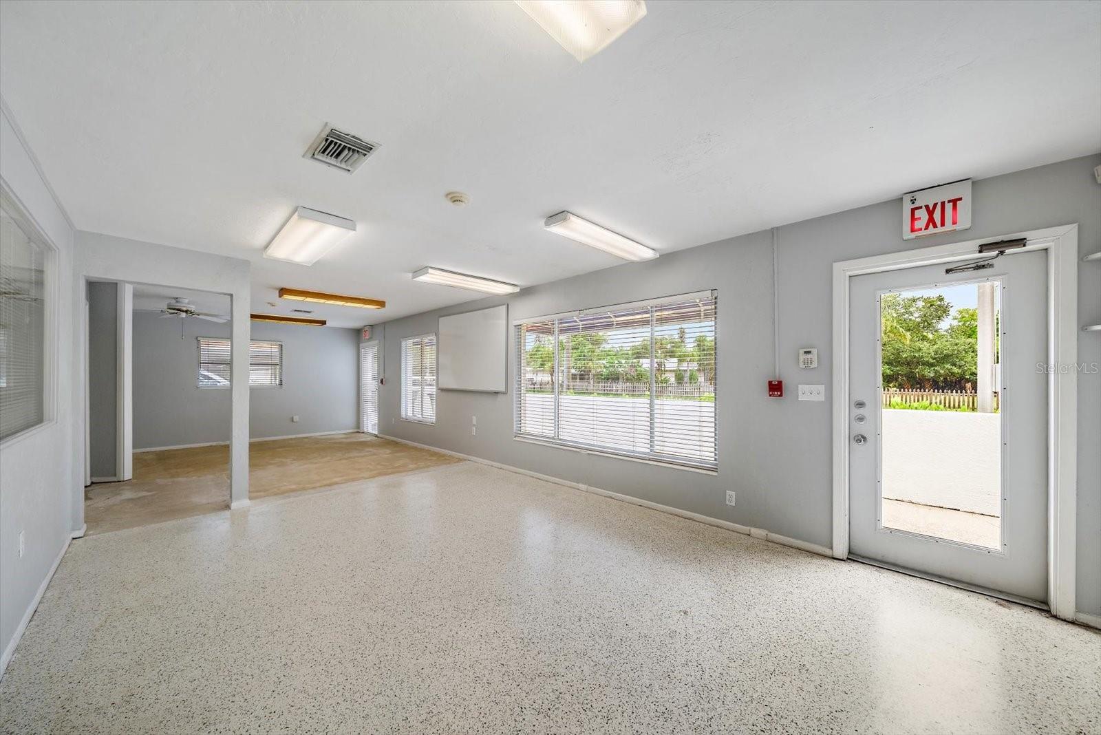 SARASOTA SPGS - Commercial Sale