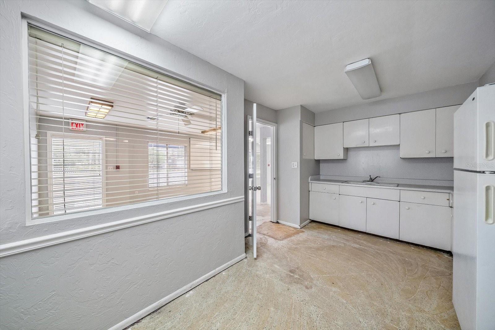 SARASOTA SPGS - Commercial Sale