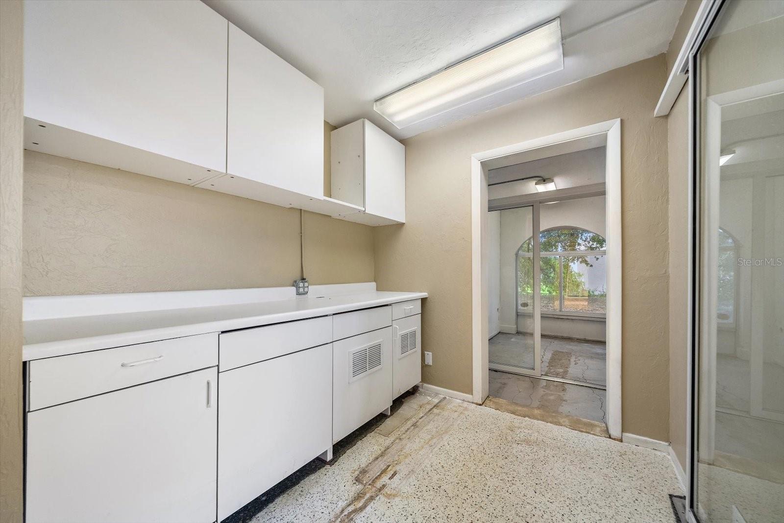 SARASOTA SPGS - Commercial Sale