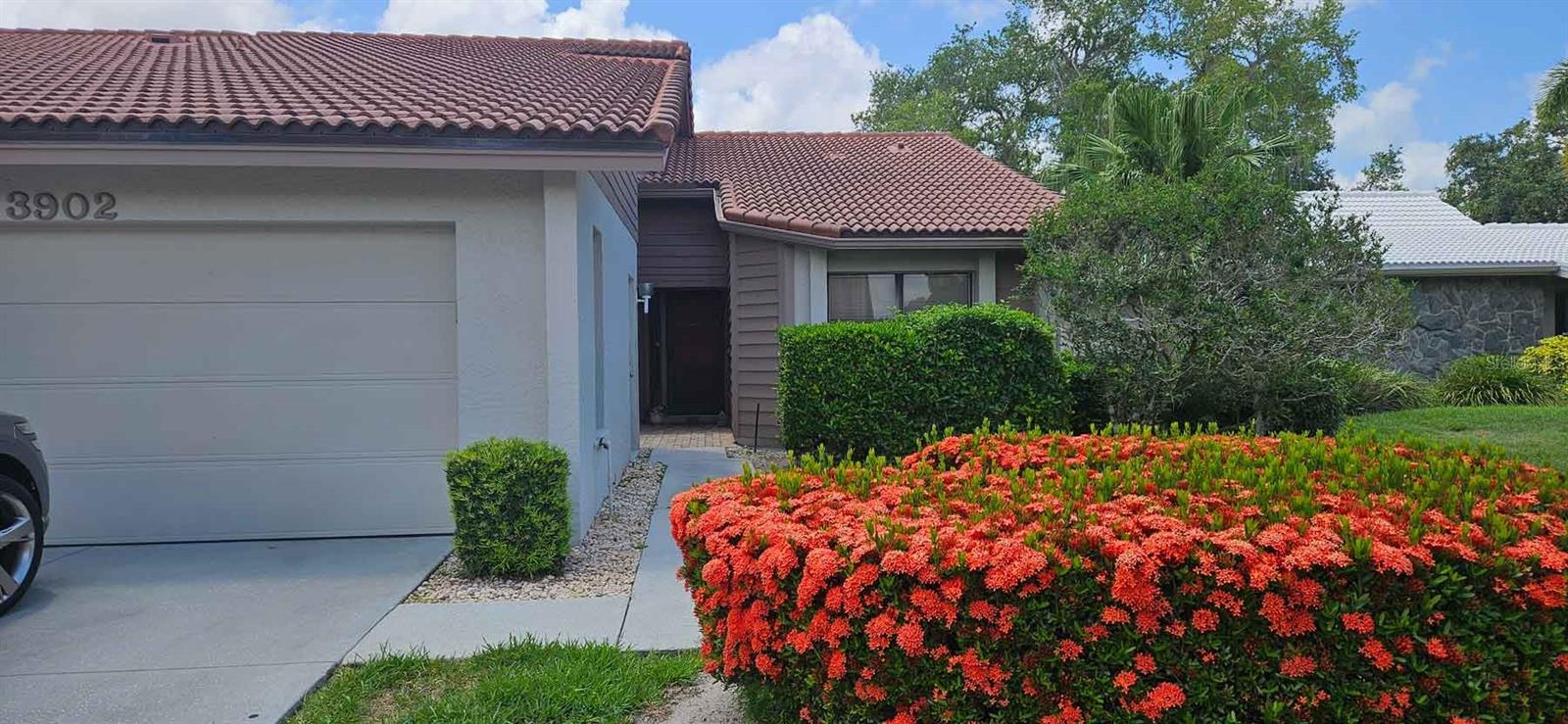 LAKESHORE VILLAGE - Residential