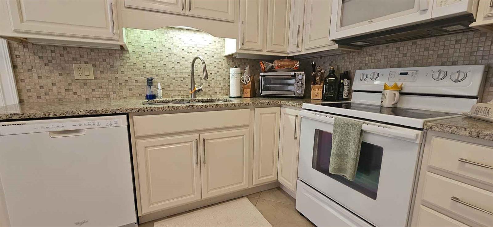 LAKESHORE VILLAGE - Residential