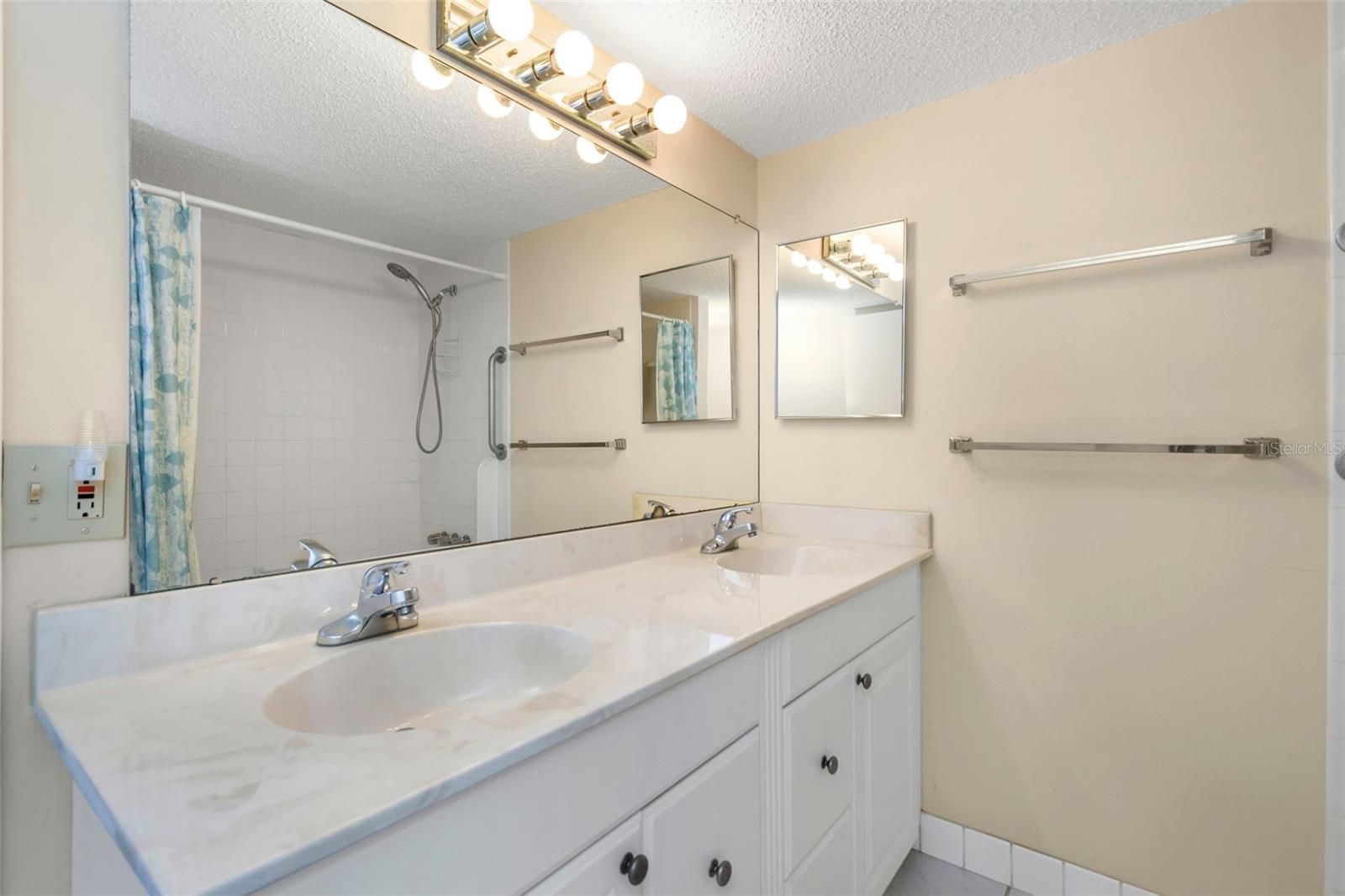 MADEIRA TOWERS CONDO - Residential