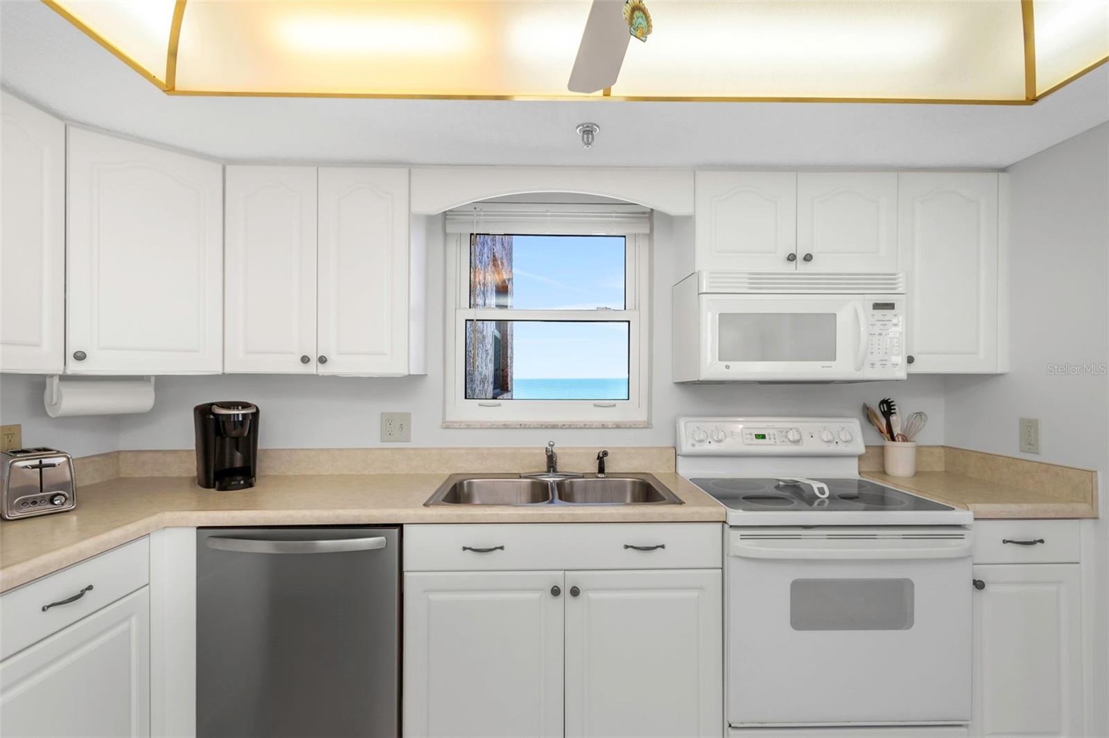MADEIRA TOWERS CONDO - Residential