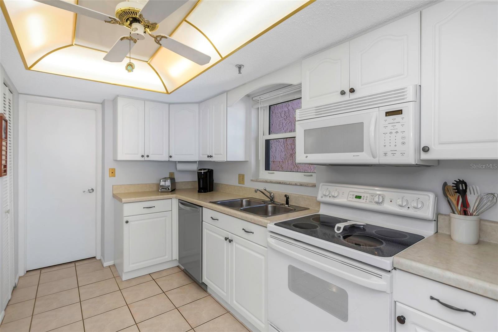 MADEIRA TOWERS CONDO - Residential
