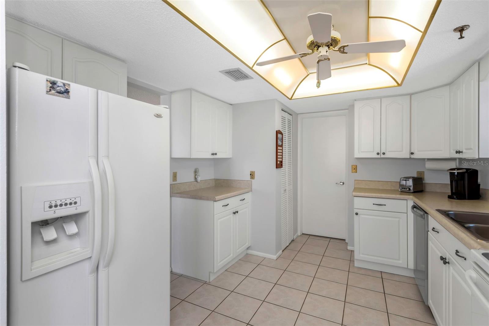MADEIRA TOWERS CONDO - Residential