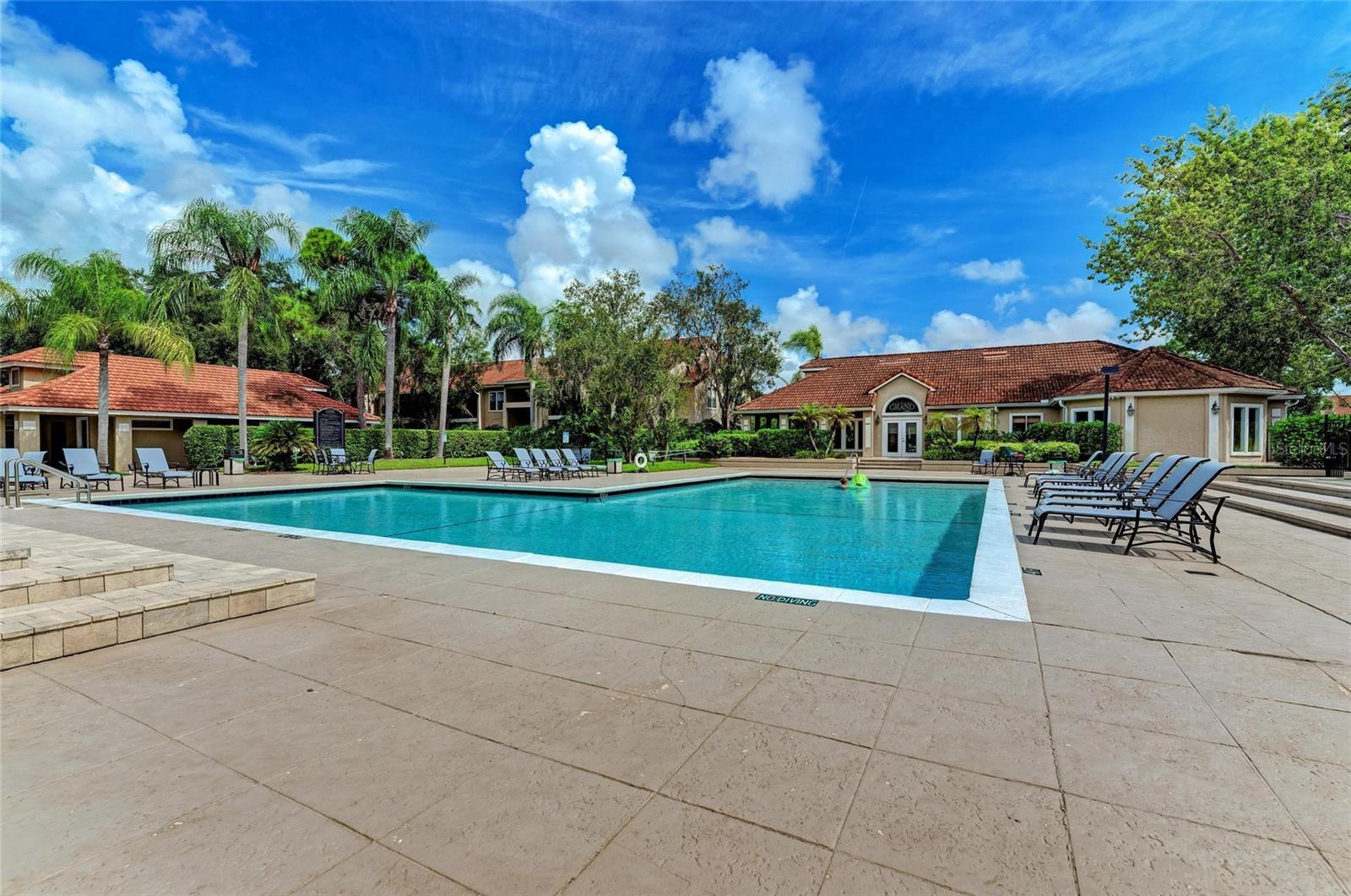 VINTAGE GRAND - Residential