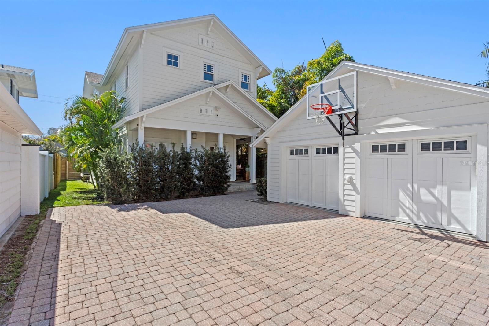 H J WATROUS ADDITION TO WEST HYDE PARK SUB LOT 17 - Residential Lease