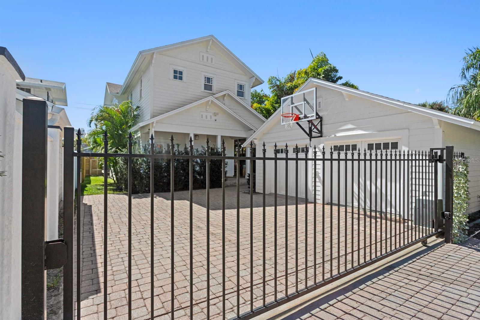 H J WATROUS ADDITION TO WEST HYDE PARK SUB LOT 17 - Residential Lease