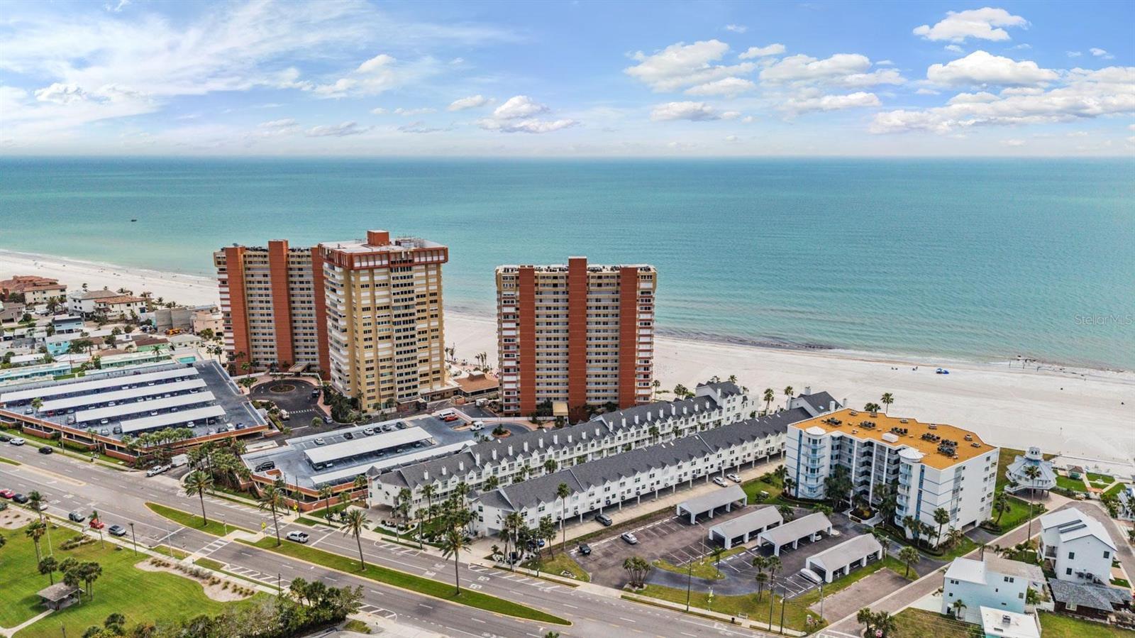 SUNSET REEF - Residential