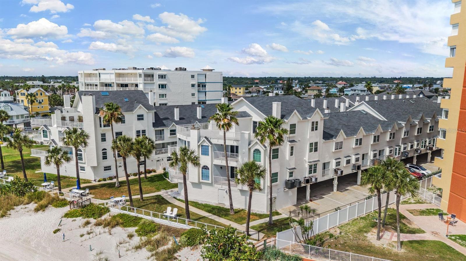 SUNSET REEF - Residential