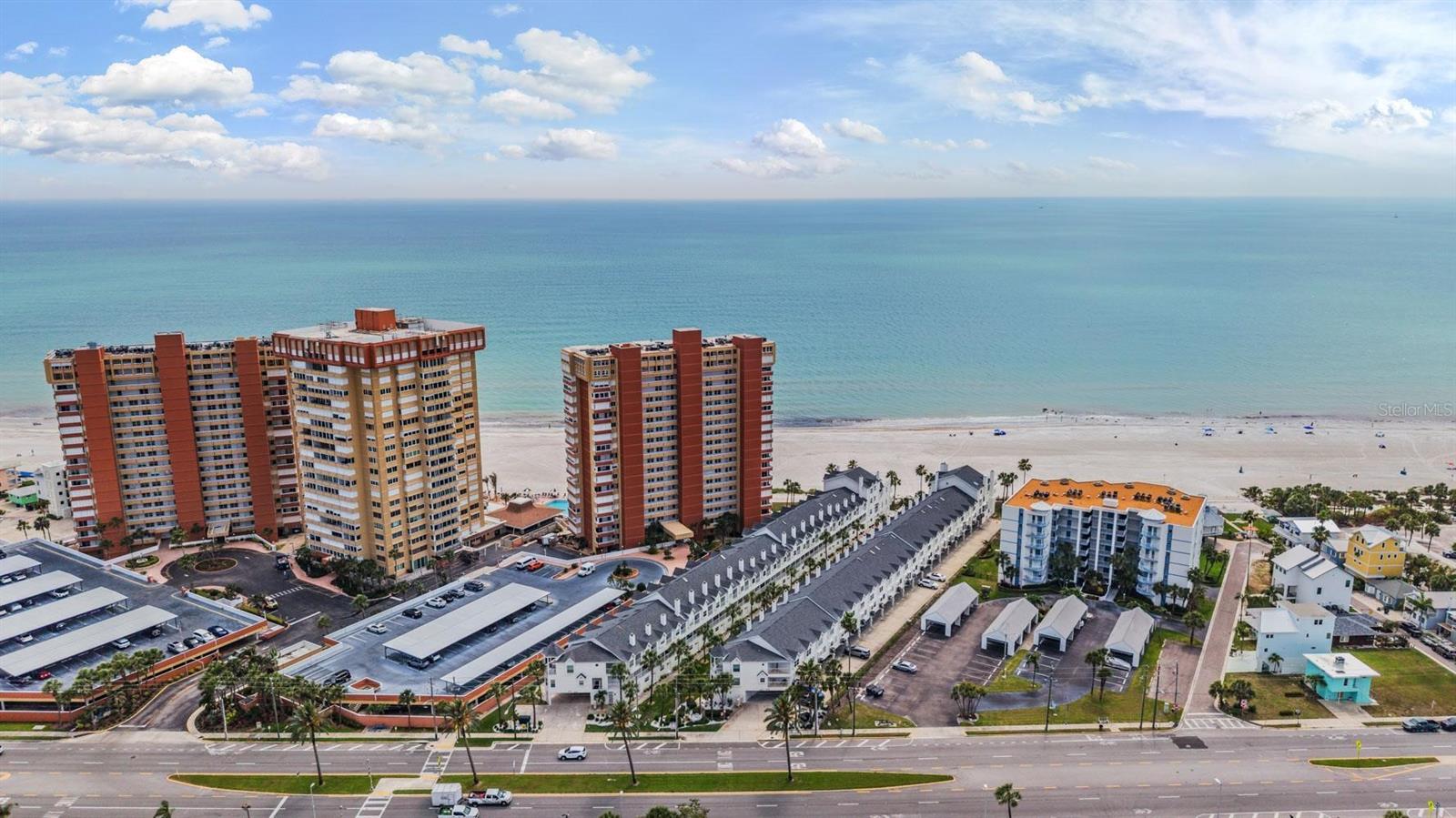 SUNSET REEF - Residential