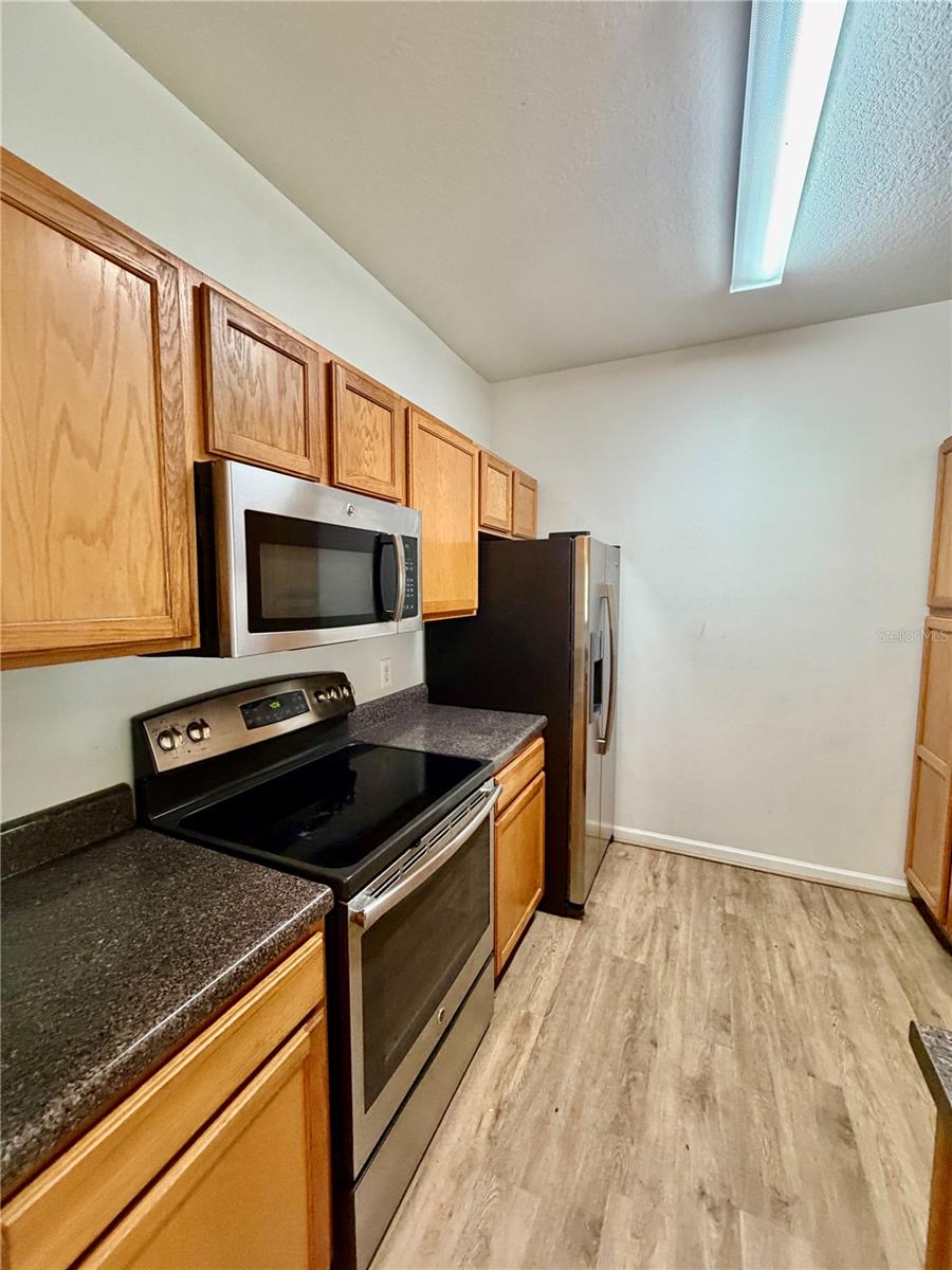 THE PALMS OF CORTEZ OR 2038 PG 5178 - Residential Lease