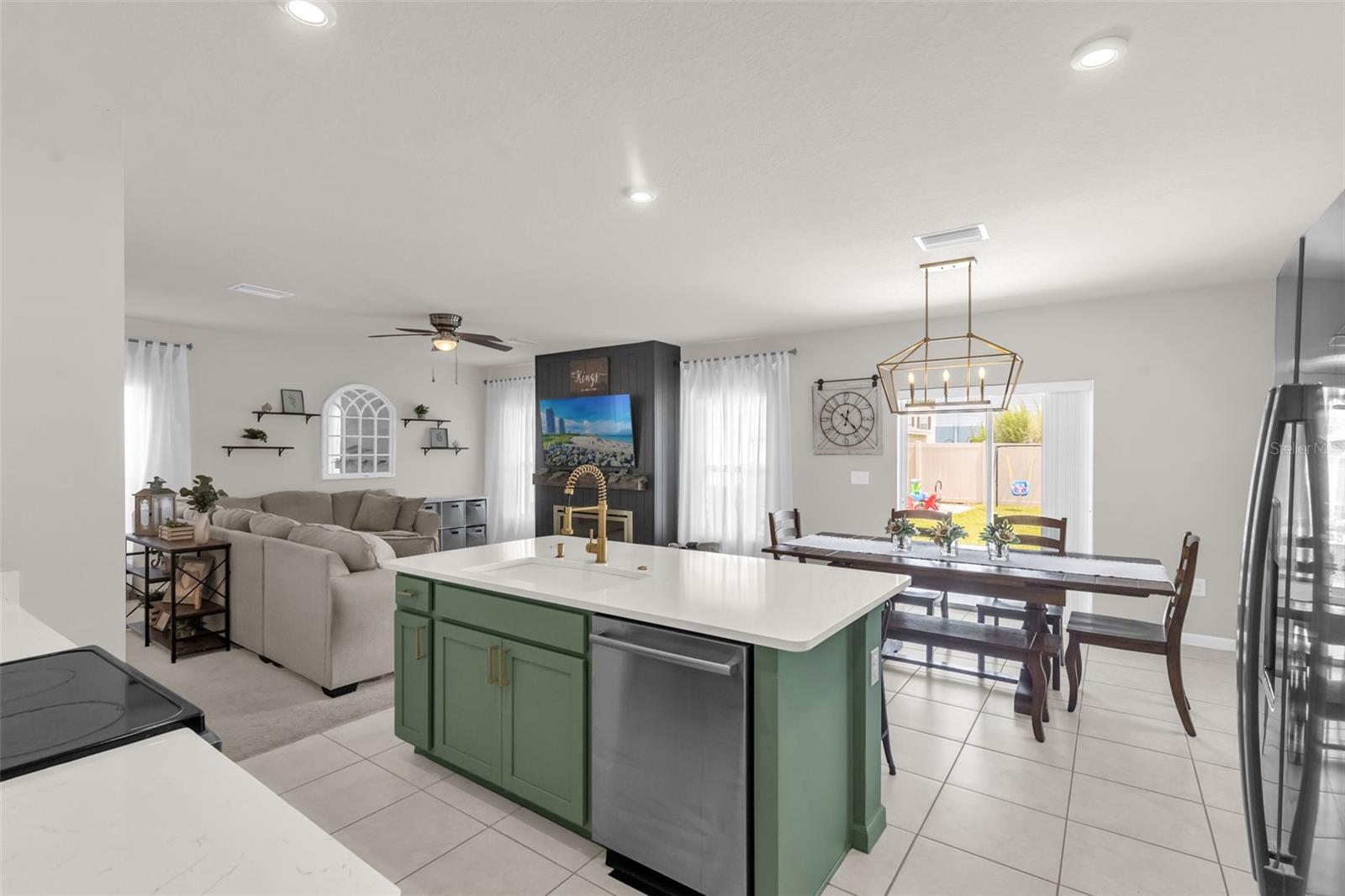 ZEPHYR PLACE - Residential