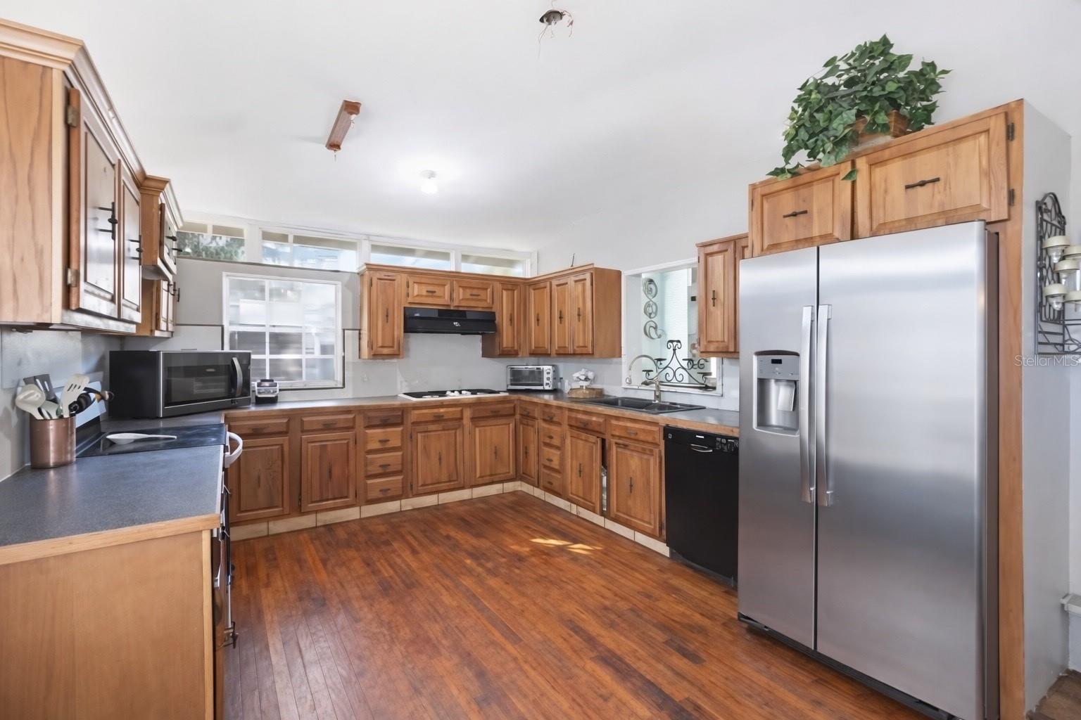 CRESCENT HILL - Residential