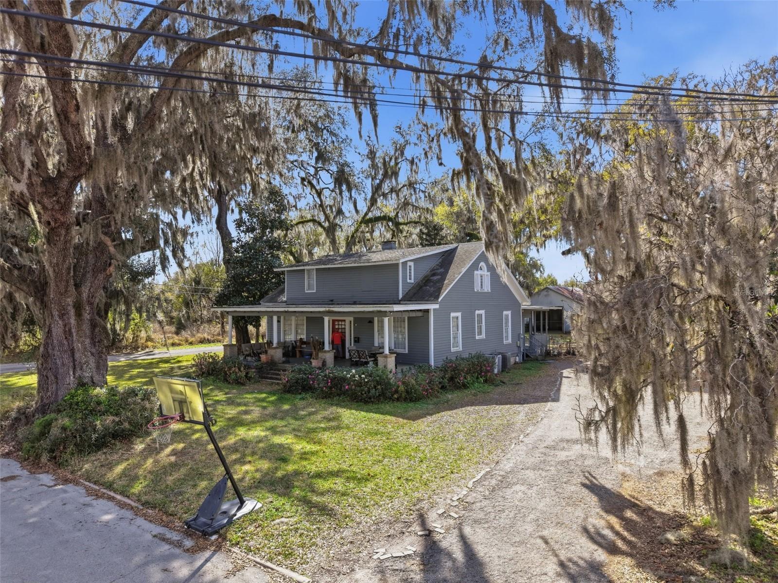 CRESCENT HILL - Residential