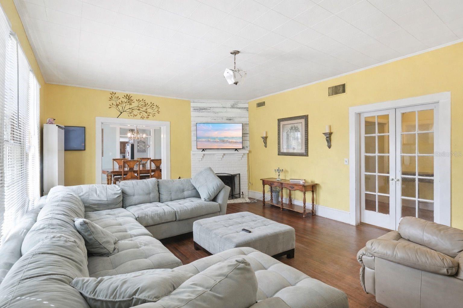 CRESCENT HILL - Residential