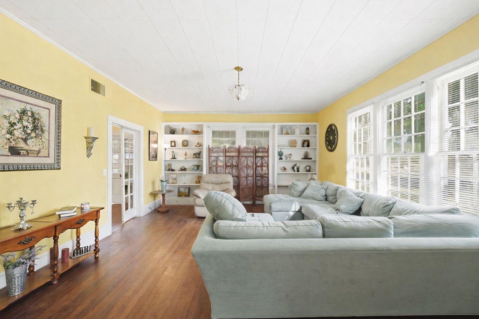 CRESCENT HILL - Residential
