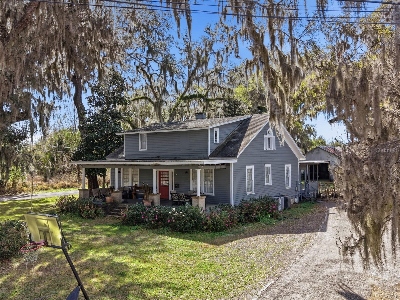 CRESCENT HILL - Residential
